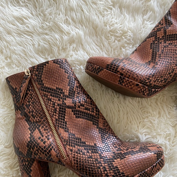 Y2K Minimalist H&M Faux Leather Snakeskin Boots - Picture 9 of 9